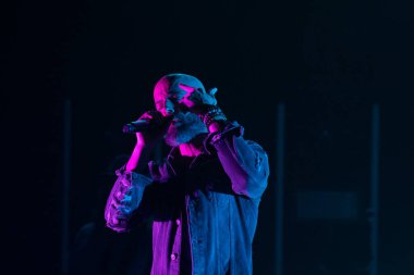 Kızı Royal Oak Music Theater 'da sahne alır. Royal Oak, Michigan' da. Özel konuk Tremonti ve Lyell ile birlikte.