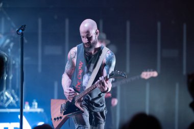 Kızı Royal Oak Music Theater 'da sahne alır. Royal Oak, Michigan' da. Özel konuk Tremonti ve Lyell ile birlikte.