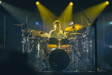 Kızı Royal Oak Music Theater 'da sahne alır. Royal Oak, Michigan' da. Özel konuk Tremonti ve Lyell ile birlikte.