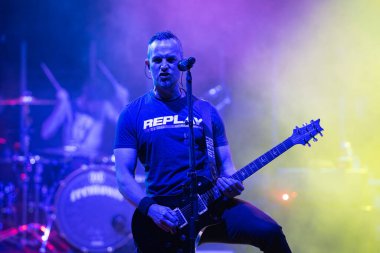 Tremonti, Royal Oak Music Theater 'da sahne alıyor. Royal Oak, Michigan, 03-06-2022' de Daughtry için özel konuk olarak.