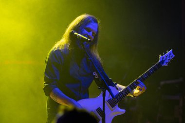 Tremonti, Royal Oak Music Theater 'da sahne alıyor. Royal Oak, Michigan, 03-06-2022' de Daughtry için özel konuk olarak.