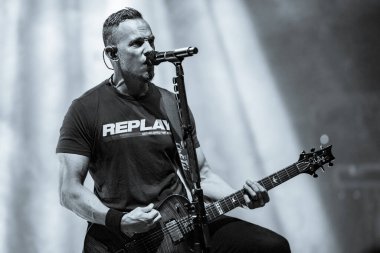 Tremonti, Royal Oak Music Theater 'da sahne alıyor. Royal Oak, Michigan, 03-06-2022' de Daughtry için özel konuk olarak.