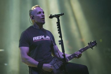 Tremonti, Royal Oak Music Theater 'da sahne alıyor. Royal Oak, Michigan, 03-06-2022' de Daughtry için özel konuk olarak.