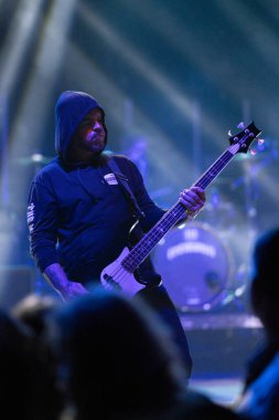 Tremonti, Royal Oak Music Theater 'da sahne alıyor. Royal Oak, Michigan, 03-06-2022' de Daughtry için özel konuk olarak.