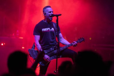 Tremonti, Royal Oak Music Theater 'da sahne alıyor. Royal Oak, Michigan, 03-06-2022' de Daughtry için özel konuk olarak.