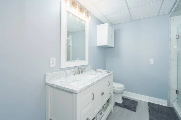 Bathroom Has Been Updated New Vanity Fixtures Installed — Stock Photo, Image