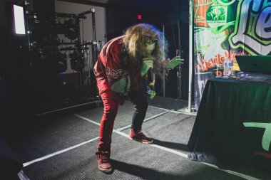 Redd 23 Nisan 2022 'de Livonia, Michigan' daki Astronomicon 5 'te sahne almaktadır.