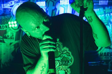 Insane E, 23 Nisan 2022 'de Livonia, Michigan' daki Astronomicon 5 'te sahne almaktadır.