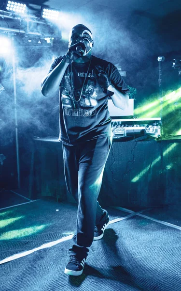 Huzur içinde yat. 23 Nisan 2022 'de Livonia, Michigan' daki Astronomicon 5 'te sahne almaktadır.