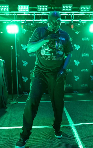 Huzur içinde yat. 23 Nisan 2022 'de Livonia, Michigan' daki Astronomicon 5 'te sahne almaktadır.