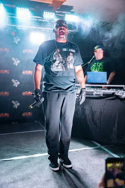 Huzur içinde yat. 23 Nisan 2022 'de Livonia, Michigan' daki Astronomicon 5 'te sahne almaktadır.