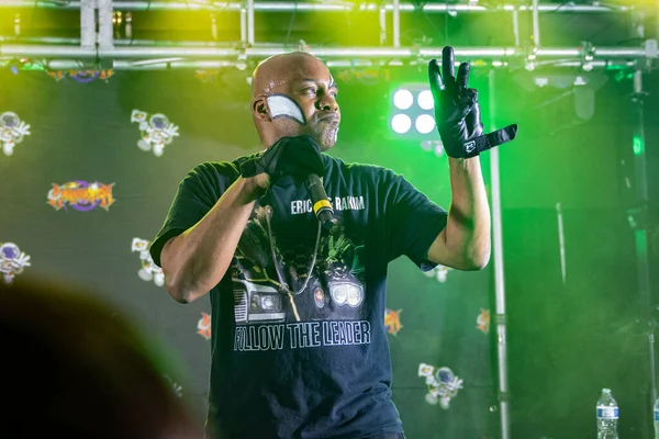 Huzur içinde yat. 23 Nisan 2022 'de Livonia, Michigan' daki Astronomicon 5 'te sahne almaktadır.