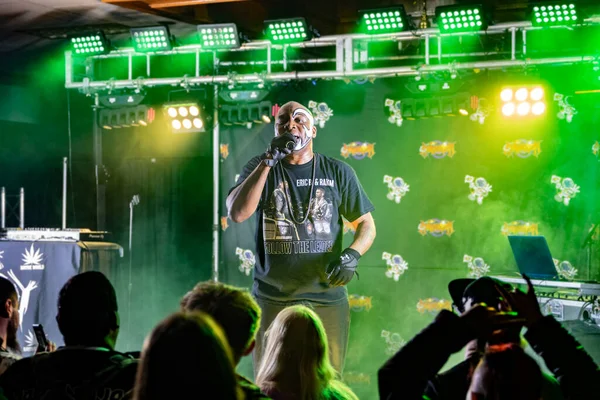 Huzur içinde yat. 23 Nisan 2022 'de Livonia, Michigan' daki Astronomicon 5 'te sahne almaktadır.