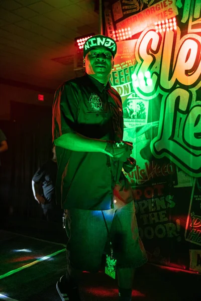 Huzur içinde yat. 23 Nisan 2022 'de Livonia, Michigan' daki Astronomicon 5 'te sahne almaktadır.