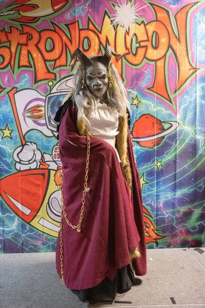 Astronomi 5, 23 Nisan 2022 'de Livonia, Michigan' daki Burton Malikanesi 'nde.