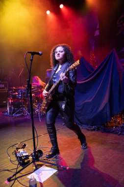 Plush, Detroit, Michigan 'daki Fillmore' da canlı performans sergiliyor.