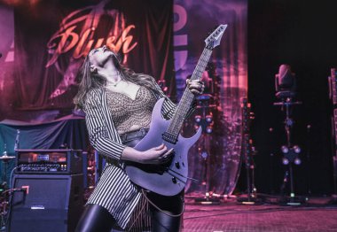 Plush, Detroit, Michigan 'daki Fillmore' da canlı performans sergiliyor.