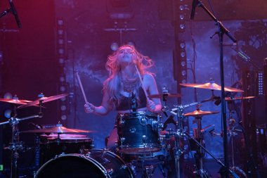 Plush, Detroit, Michigan 'daki Fillmore' da canlı performans sergiliyor.