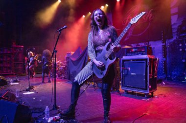 Plush, Detroit, Michigan 'daki Fillmore' da canlı performans sergiliyor.