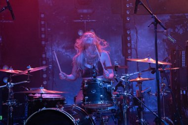 Plush, Detroit, Michigan 'daki Fillmore' da canlı performans sergiliyor.