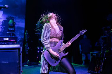 Plush, Detroit, Michigan 'daki Fillmore' da canlı performans sergiliyor.