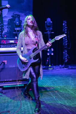 Plush, Detroit, Michigan 'daki Fillmore' da canlı performans sergiliyor.