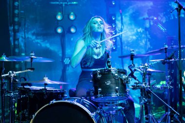 Plush, Detroit, Michigan 'daki Fillmore' da canlı performans sergiliyor.