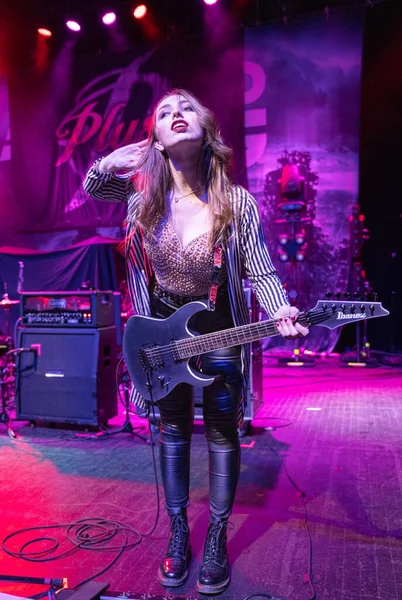 Plush, Detroit, Michigan 'daki Fillmore' da canlı performans sergiliyor.