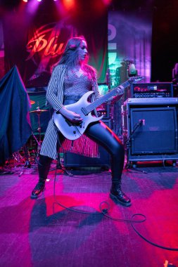 Plush, Detroit, Michigan 'daki Fillmore' da canlı performans sergiliyor.