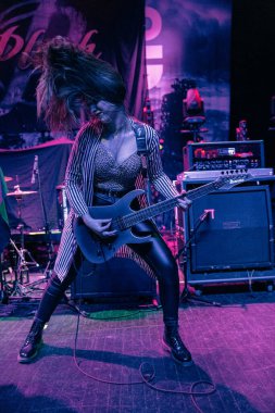 Plush, Detroit, Michigan 'daki Fillmore' da canlı performans sergiliyor.