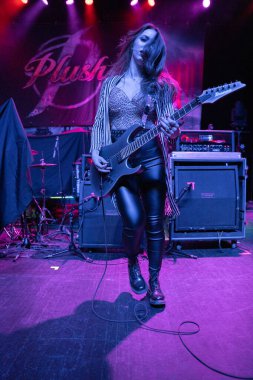 Plush, Detroit, Michigan 'daki Fillmore' da canlı performans sergiliyor.