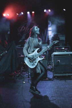 Plush, Detroit, Michigan 'daki Fillmore' da canlı performans sergiliyor.