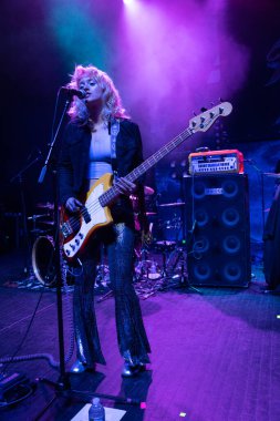 Plush, Detroit, Michigan 'daki Fillmore' da canlı performans sergiliyor.