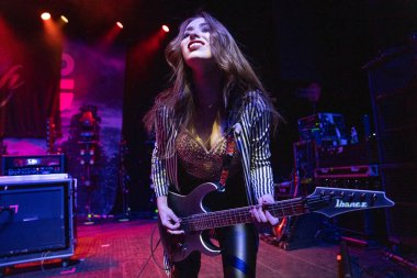 Plush, Detroit, Michigan 'daki Fillmore' da canlı performans sergiliyor.