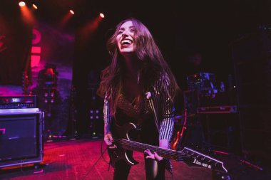 Plush, Detroit, Michigan 'daki Fillmore' da canlı performans sergiliyor.