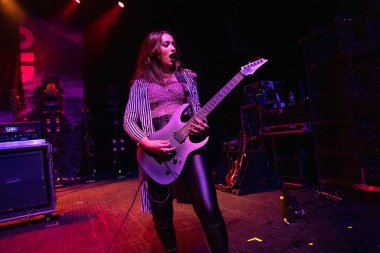 Plush, Detroit, Michigan 'daki Fillmore' da canlı performans sergiliyor.