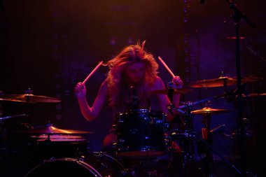 Plush, Detroit, Michigan 'daki Fillmore' da canlı performans sergiliyor.