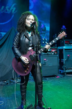 Plush, Detroit, Michigan 'daki Fillmore' da canlı performans sergiliyor.