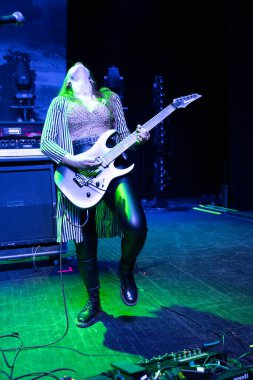 Plush, Detroit, Michigan 'daki Fillmore' da canlı performans sergiliyor.