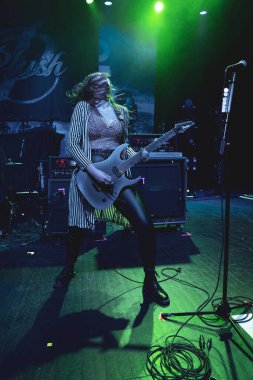 Plush, Detroit, Michigan 'daki Fillmore' da canlı performans sergiliyor.