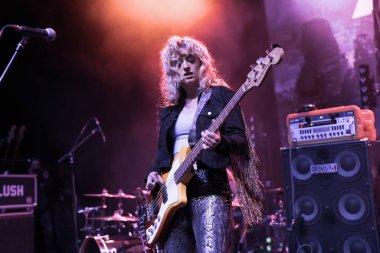 Plush, Detroit, Michigan 'daki Fillmore' da canlı performans sergiliyor.