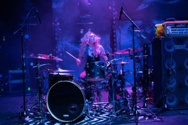 Plush, Detroit, Michigan 'daki Fillmore' da canlı performans sergiliyor.