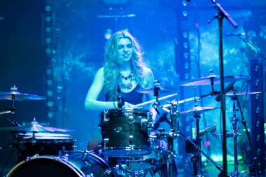 Plush, Detroit, Michigan 'daki Fillmore' da canlı performans sergiliyor.