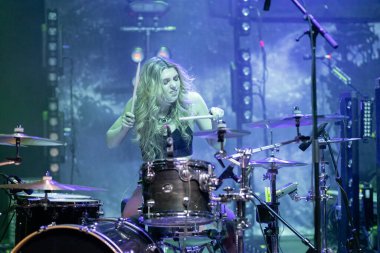 Plush, Detroit, Michigan 'daki Fillmore' da canlı performans sergiliyor.