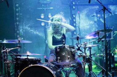 Plush, Detroit, Michigan 'daki Fillmore' da canlı performans sergiliyor.