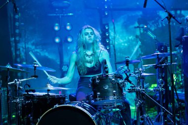 Plush, Detroit, Michigan 'daki Fillmore' da canlı performans sergiliyor.