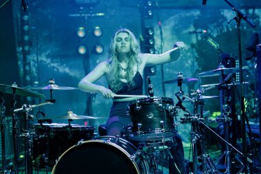 Plush, Detroit, Michigan 'daki Fillmore' da canlı performans sergiliyor.