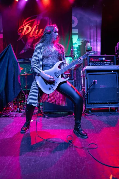 Plush, Detroit, Michigan 'daki Fillmore' da canlı performans sergiliyor.