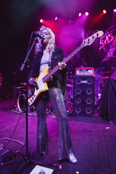 Plush, Detroit, Michigan 'daki Fillmore' da canlı performans sergiliyor.