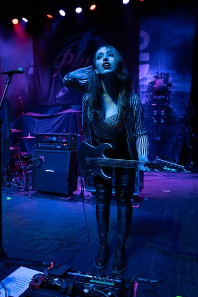 Plush, Detroit, Michigan 'daki Fillmore' da canlı performans sergiliyor.